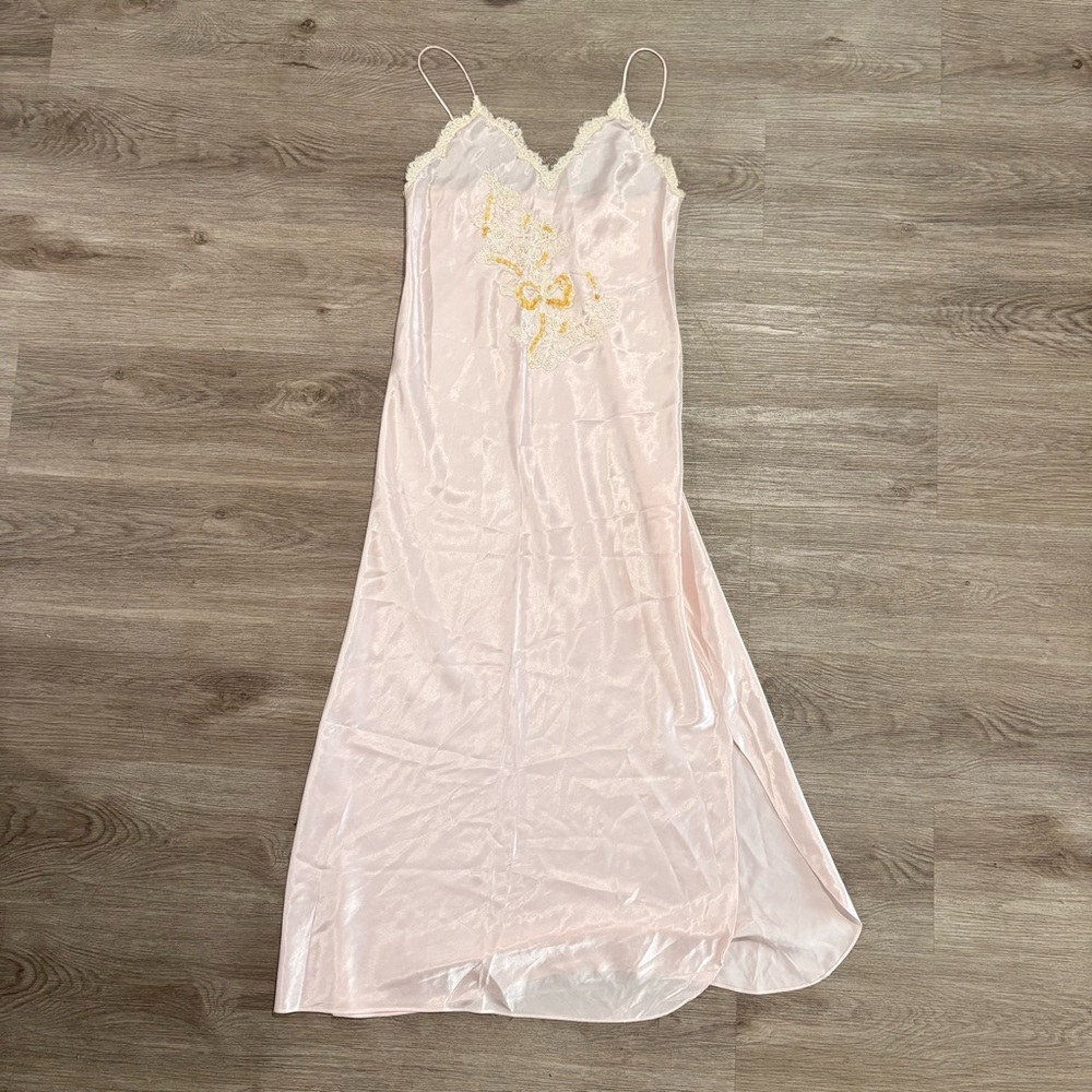 Victoria's Secret Vintage Gold Label
Maxi Gown Lingerie Pink Small
Romantic